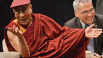 Его Святейшество Далай-лама принял участие в конференции “Юных умов”, пообедал в бесплатной столовой “Хлеба и рыбы” и посетил Вестмидскую больницу