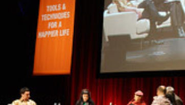 В Мельбурне Его Святейшество Далай-лама принял участие в беседе в рамках форума “Счастье и его истоки” и встретился с китайскими учеными и друзьями