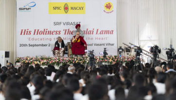 Далай-лама побеседовал со школьниками в Дели