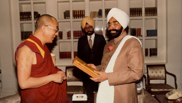 Его Святейшество Далай-лама XIV с президентом Индии Заилом Сингхом в Нью-Дели (Индия) 5 августа 1985 г