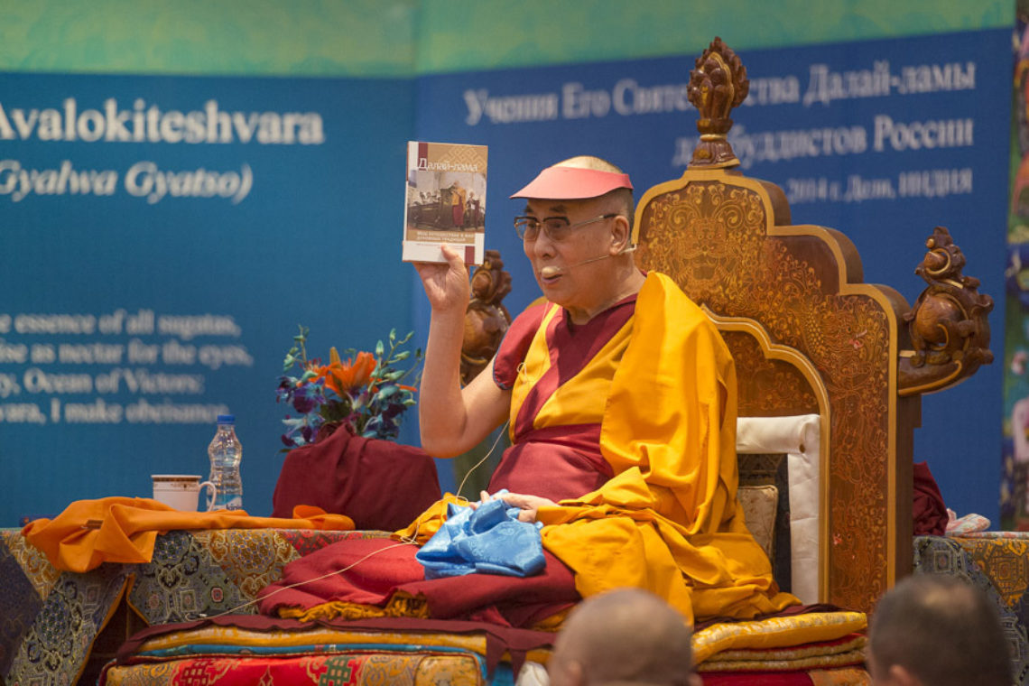 Большая часть исповедует буддизм. Трон Далай ламы. Чогьям Трунгпа Ринпоче Далай лама. Буддизм в России. Буддисты в России.