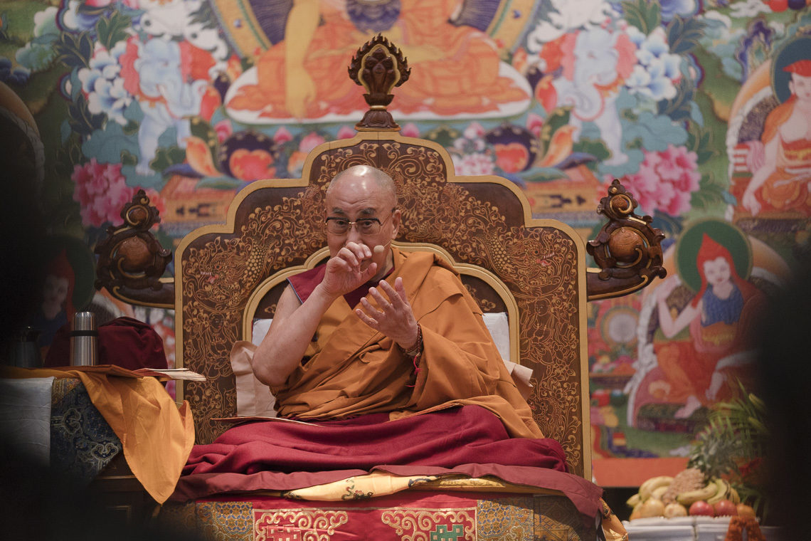 Большая часть исповедует буддизм. Трон Далай ламы. Индия Далай лама. Резиденция Далай ламы. Буддийские храмы Далай лама.