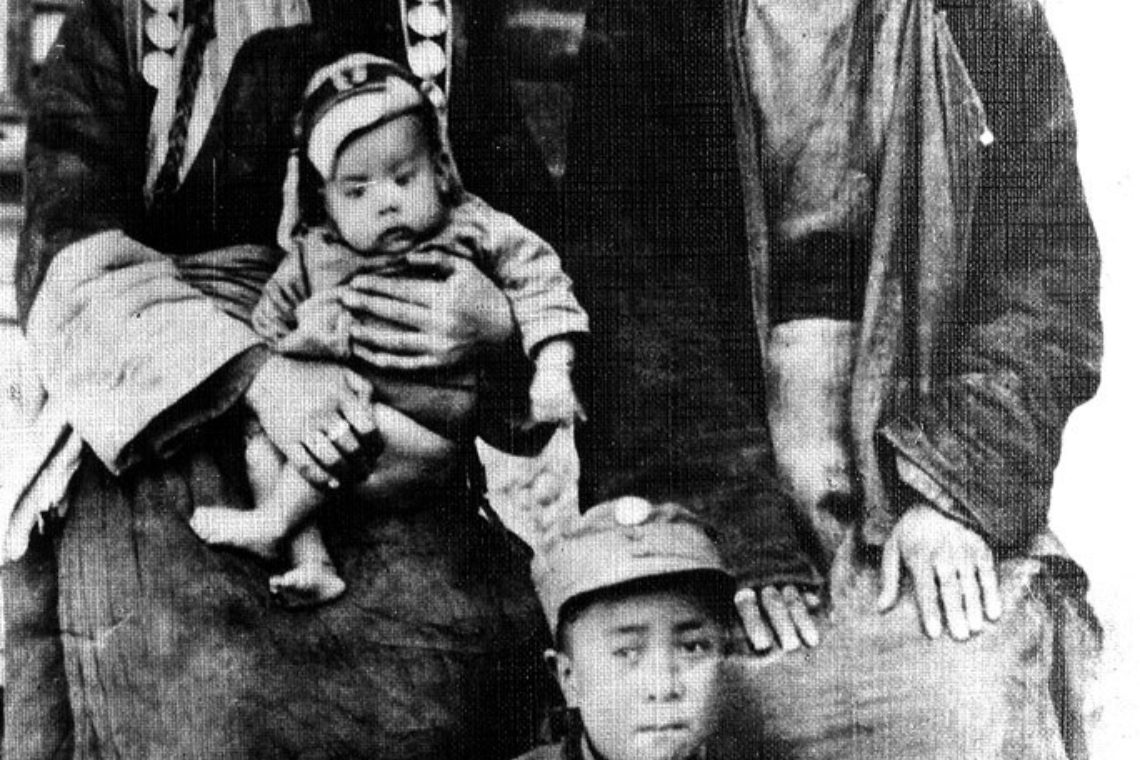 Pre 1959 009 Hhdl As A Baby With His Mother Dekyi Tsering Father Choekyong Tsering And Elder Brother Gyalo Thondup