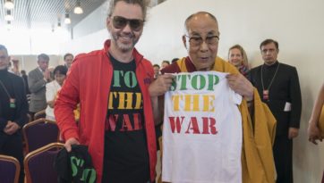 Я мечтаю о мире без оружия