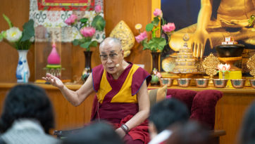 Интерактивное общение с вьетнамцами. Дженанг Белого Манджушри.