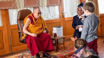 Далай лама отвечает на вопросы учеников из разных стран