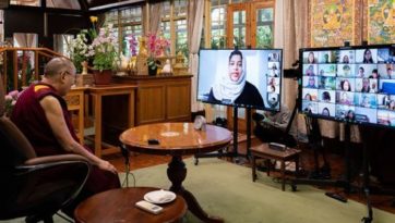 Диалог Далай-ламы с молодежью из стран Юго-Восточной Азии