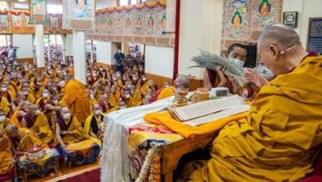 «Краткое изложение ступеней пути пробуждения» и посвящение Авалокитешвары Джинасагары