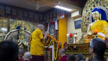 Молебен о долгой жизни Далай-ламы