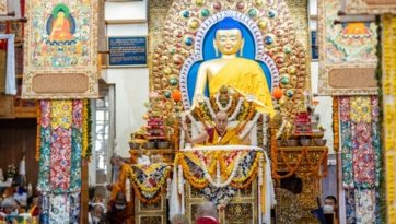 Молебен о долгой жизни Далай-ламы