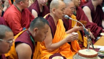 Учения по гуру-йоге Дже Цонкапы «Сто божеств Тушиты»