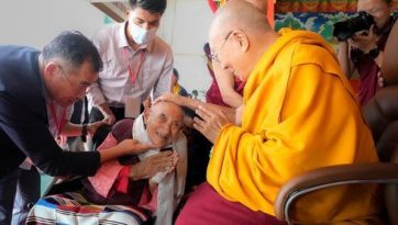 Далай-лама даровал аудиенцию пожилым тибетцам