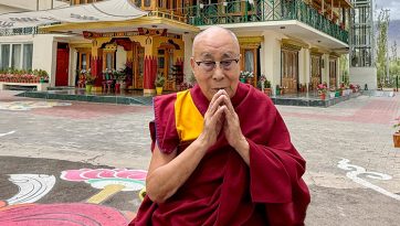 Далай-лама встретился с верующими из девяти стран