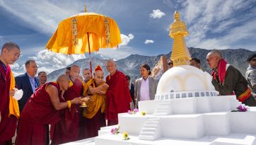 Далай-лама заложил первый камень под строительство ступы в Ладаке