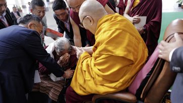 Далай-лама приступил к дарованию публичных аудиенций в Мундгоде