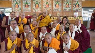 Далай-лама возобновил публичные аудиенции в Дхарамсале