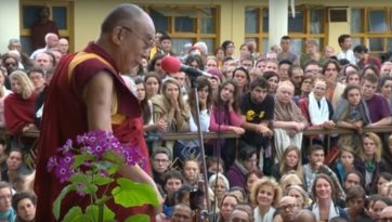 Беседа с туристами в Дхарамсале